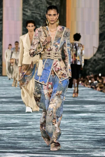 Look 25